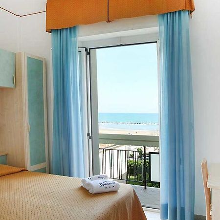 Hotel Dolores Римини Экстерьер фото