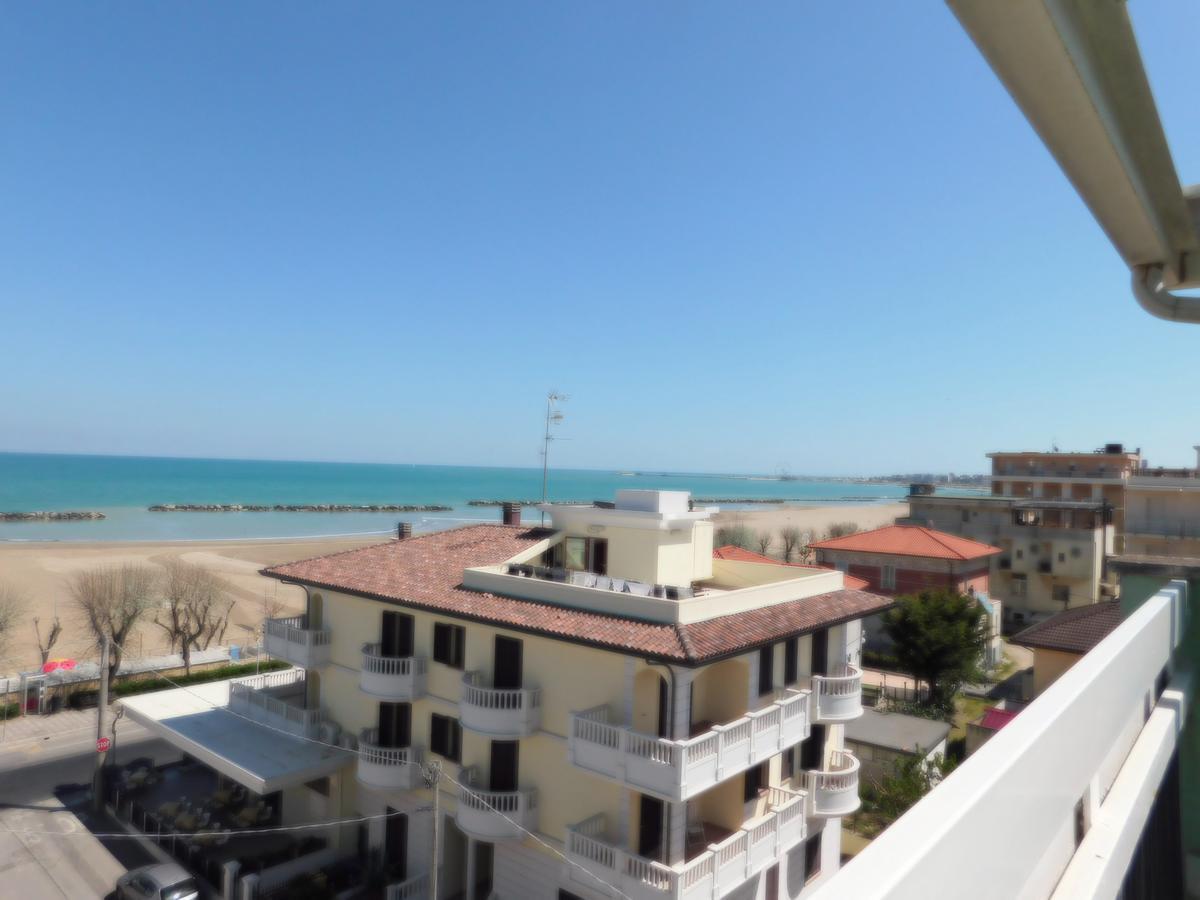 Hotel Dolores Римини Экстерьер фото