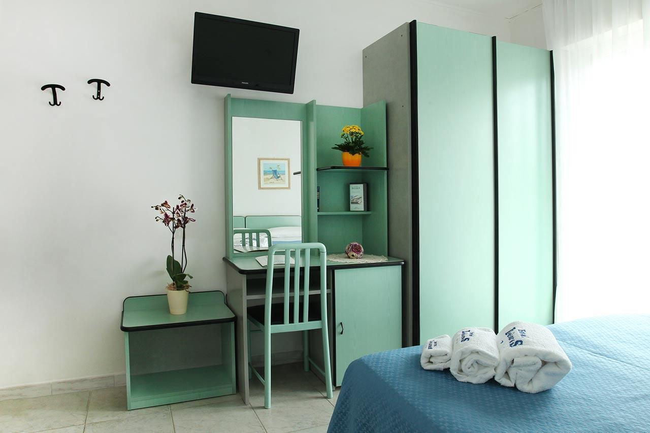 Hotel Dolores Римини Экстерьер фото