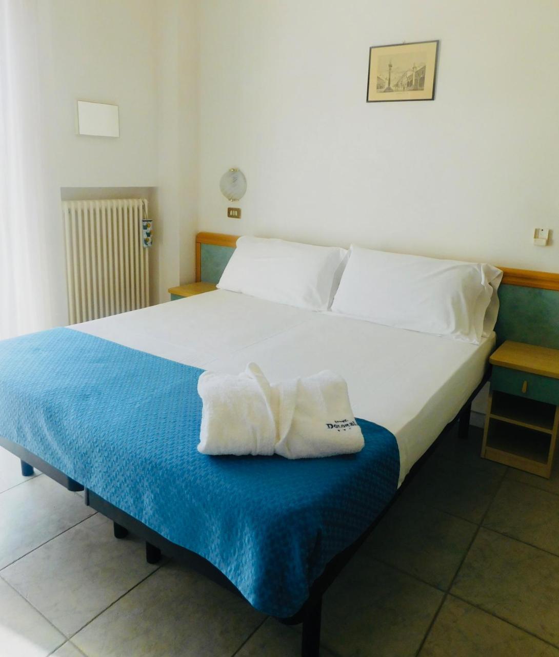 Hotel Dolores Римини Экстерьер фото