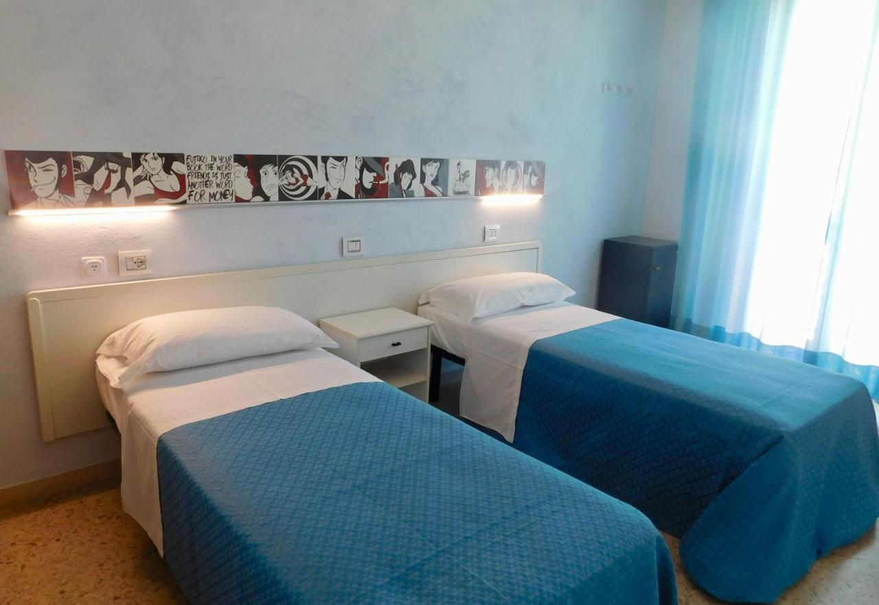 Hotel Dolores Римини Экстерьер фото