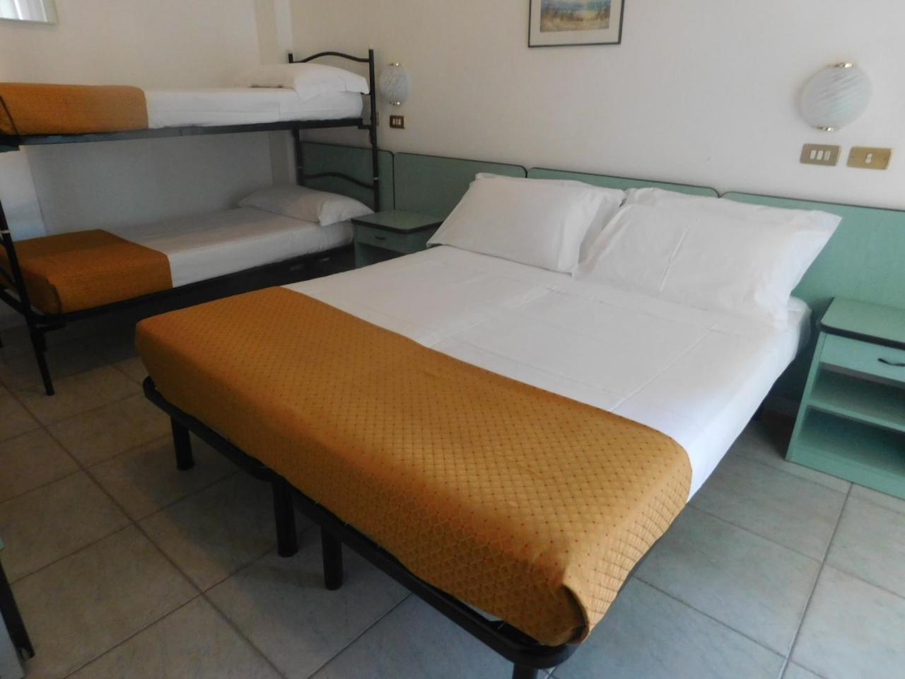Hotel Dolores Римини Экстерьер фото